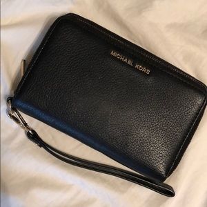 MK Mercer Pebble Leather Multi Function Phone Case